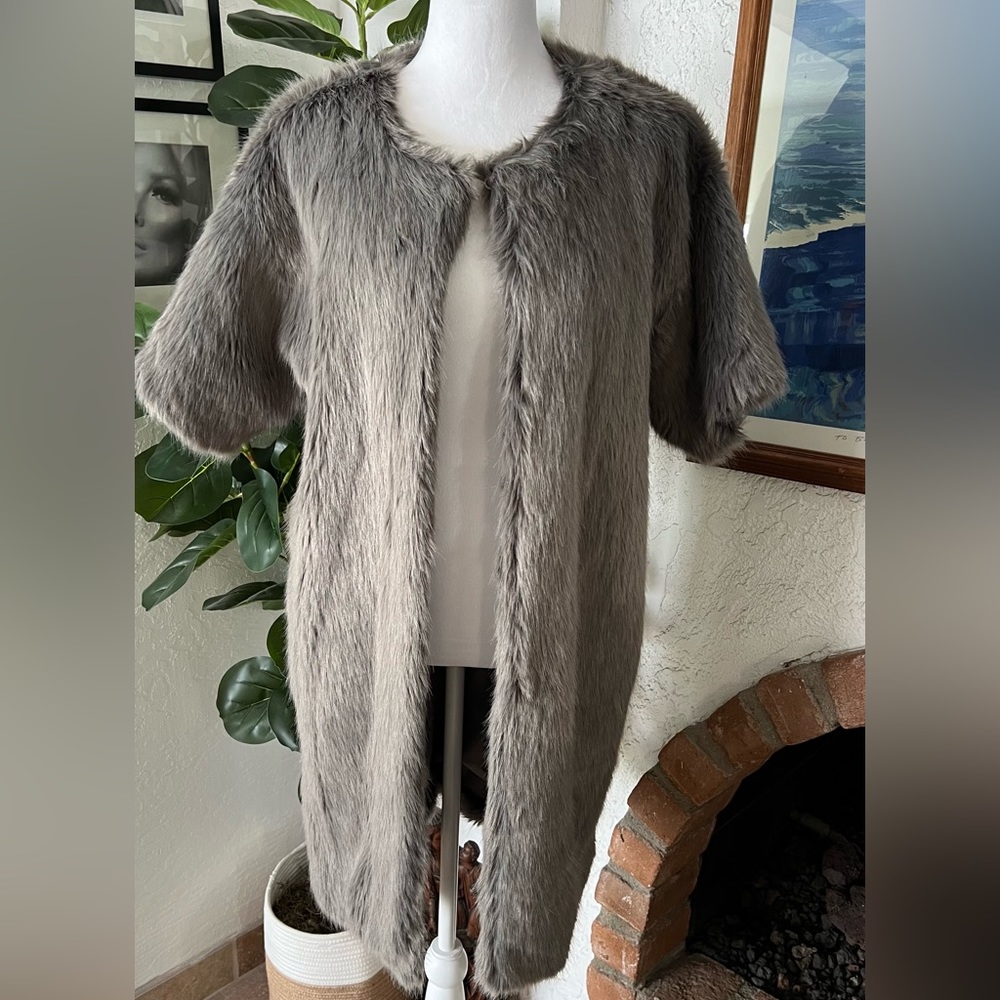 NWOT FAIRCHILD GREY SHORT SLEEVE VEST❤️